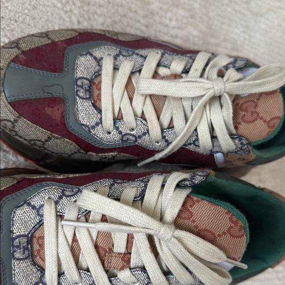 Gucci Burgundy and Beige Patterned Sneakers size 40 - Picture 2 of 7